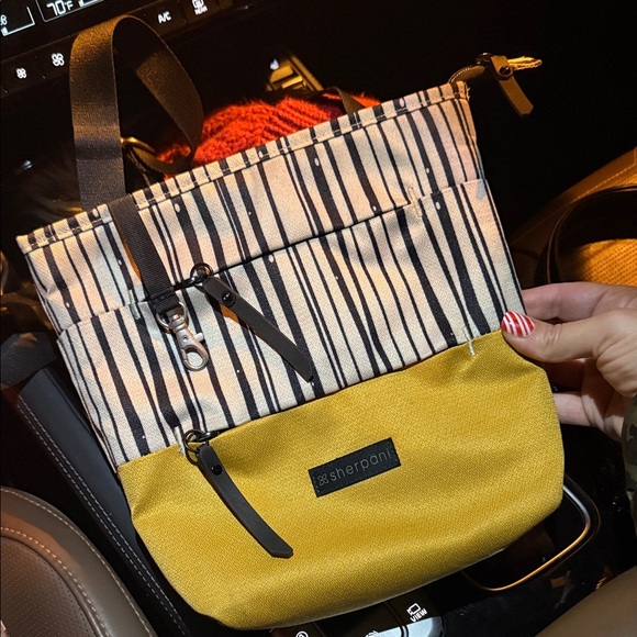 Sherpani Black and Yellow Striped Tote handbag crossbody new purse bag durable - Picture 10 of 10